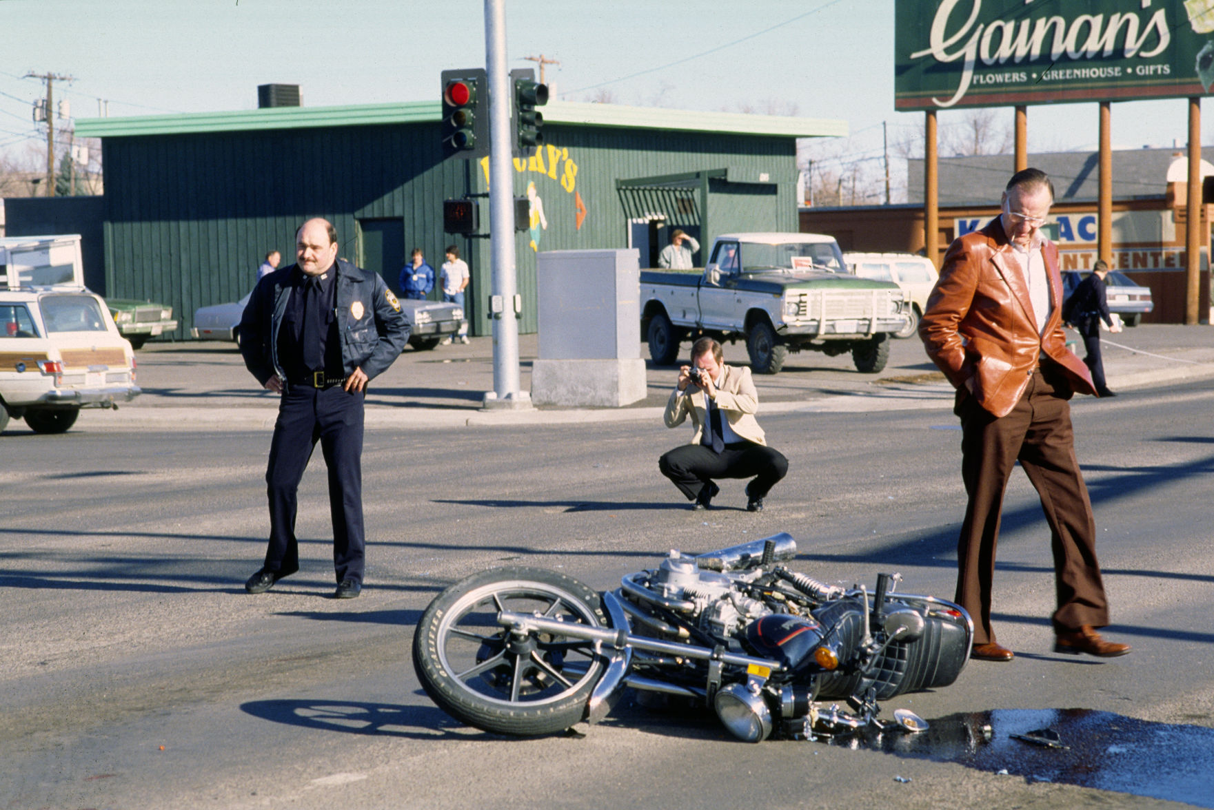 Billings police investigate an accident at 13th Street West and Grand Avenue, 1986